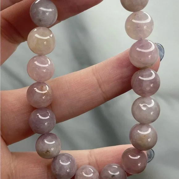 Elegant Pink Amethyst Beaded Bracelet - Picture 2 of 8